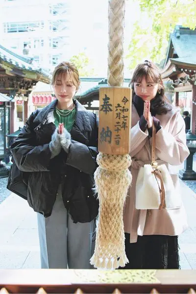 【1/2のコーデ】初詣のあったかコーデ！ スカートorパンツ…あなたはどっち派？