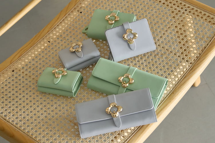 フラワーバックル ミニウォレット
フラワーバックル ハーフウォレット
フラワーバックル ロングウォレット