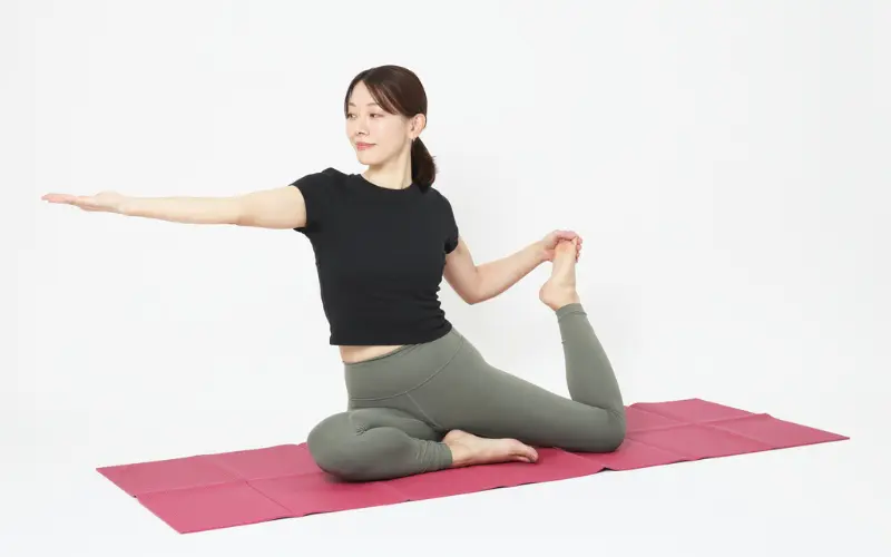 ヨガ：「ハトのポーズ」練習法⑦