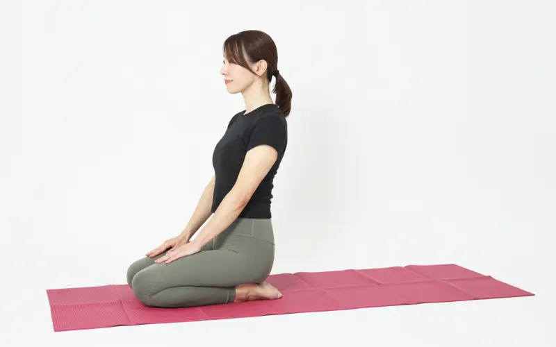 ヨガ：「ハトのポーズ」やり方①