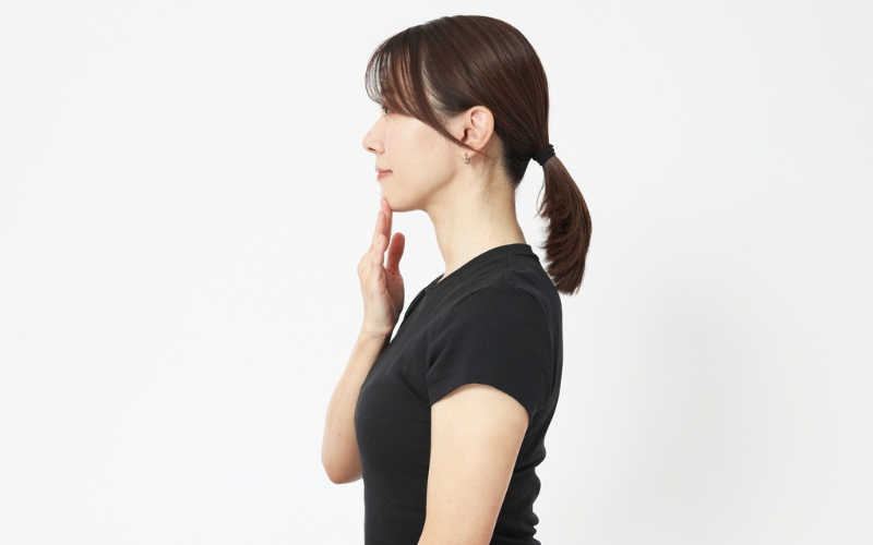 二重あご対策：正しい姿勢