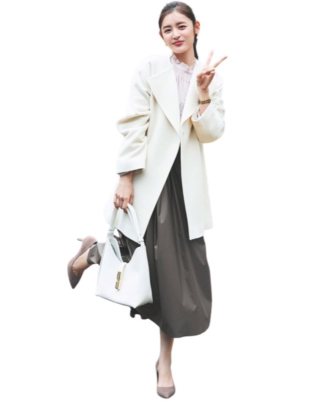 ミディ丈コート×レザー調スカート