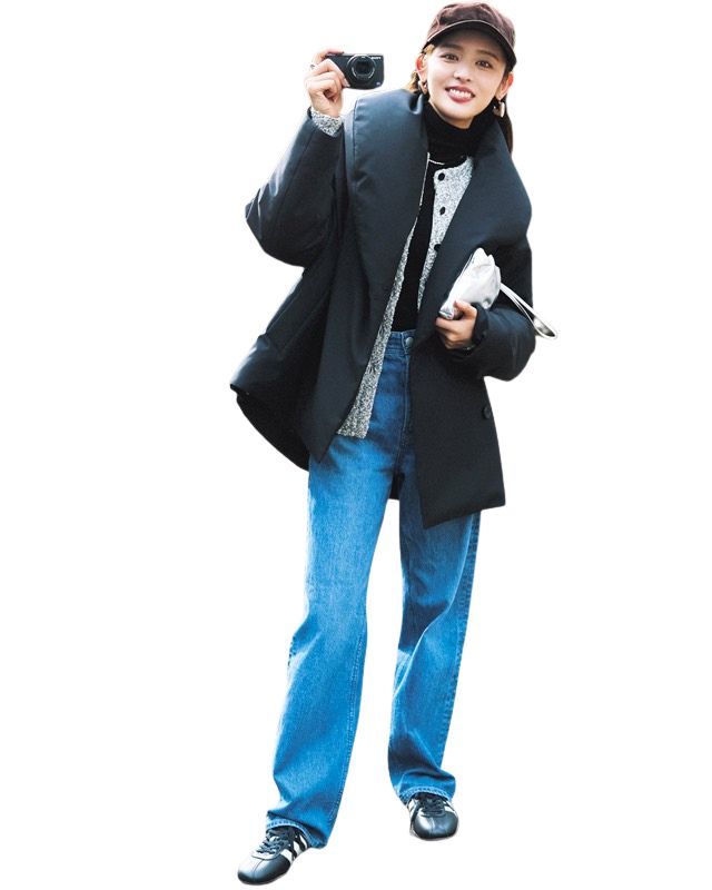 ダウンコート×ブークレニット×デニムパンツ