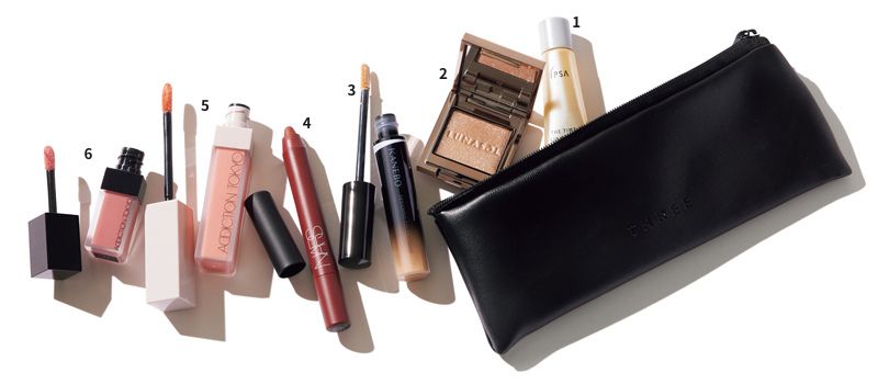 美容エディター 安井千恵さん　ポーチの中身