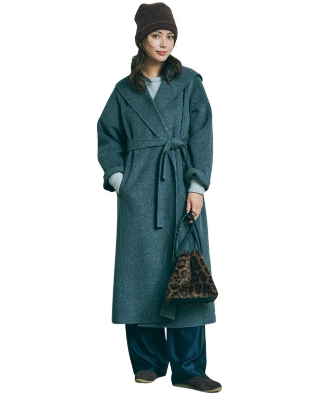 グレーロングコート×ブラウン小物