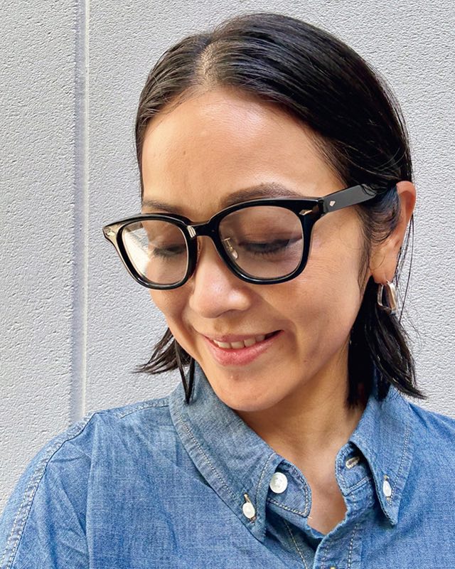 NOCHINO OPTICALの調光レンズ入りメガネ