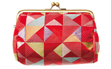 谷 桃子さん　ポーチ