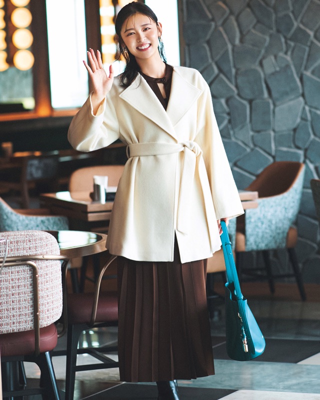 ミディ丈コート×プリーツワンピ