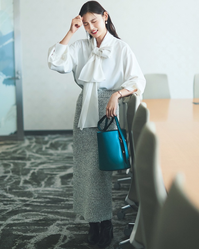 ボウタイブラウス×ブークレニットスカート