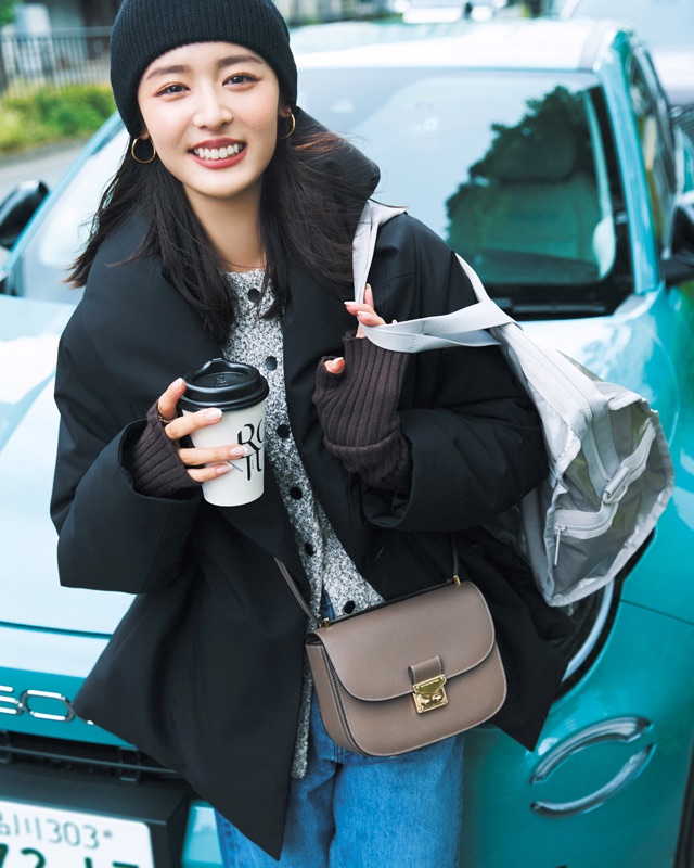 ダウンコート×ブークレニットカーデ×デニムパンツ