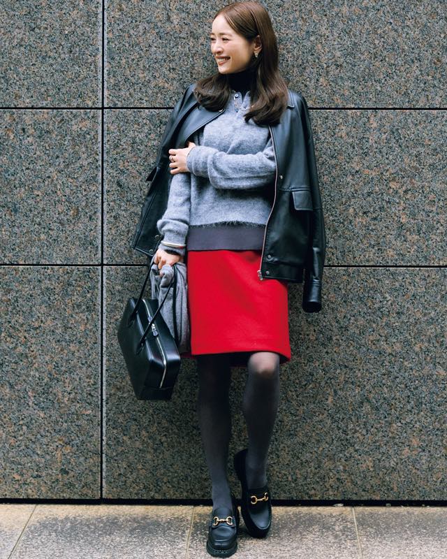 レザージャケット×モヘアニット×赤ミニスカート