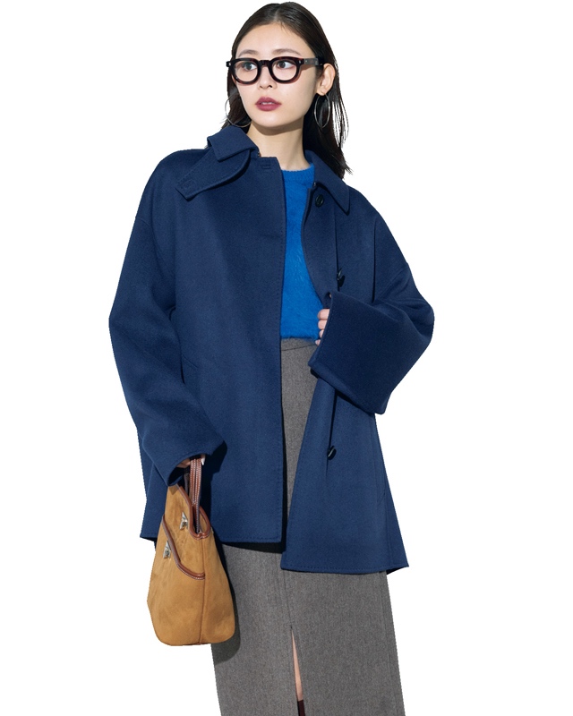 ネイビーコート×ブルーニット×タイトスカート