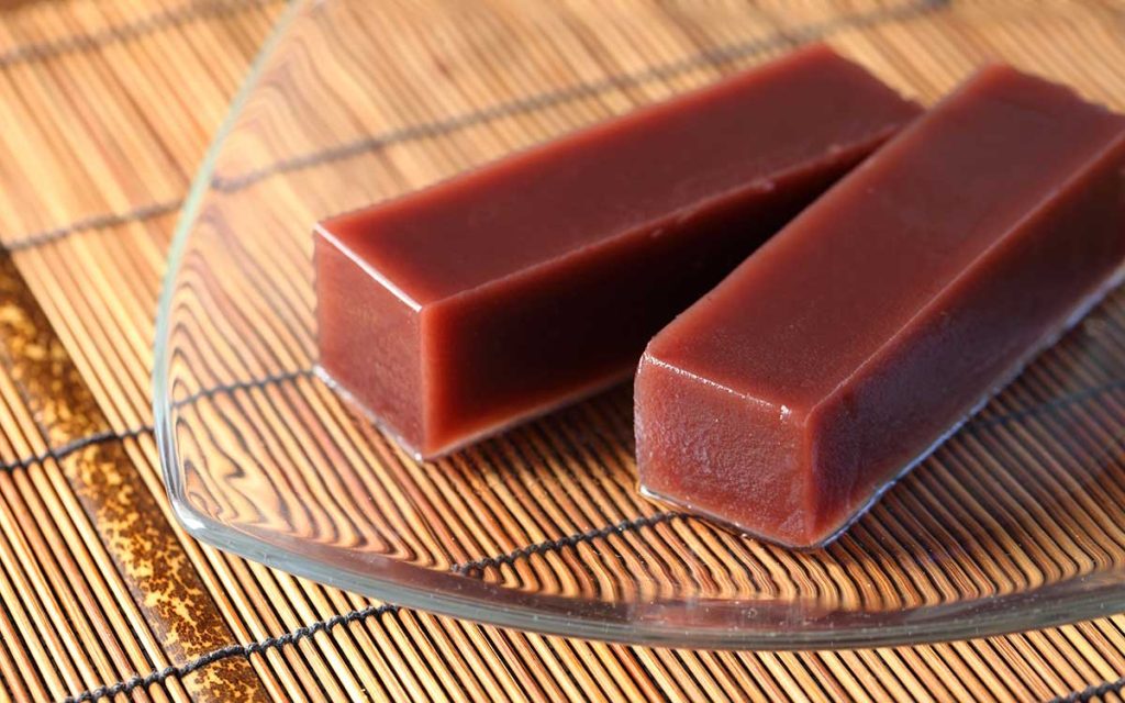羊羹(ようかん)のカロリーと糖質量。実はダイエット向きって本当? 食べ方のコツ | Oggi.jp