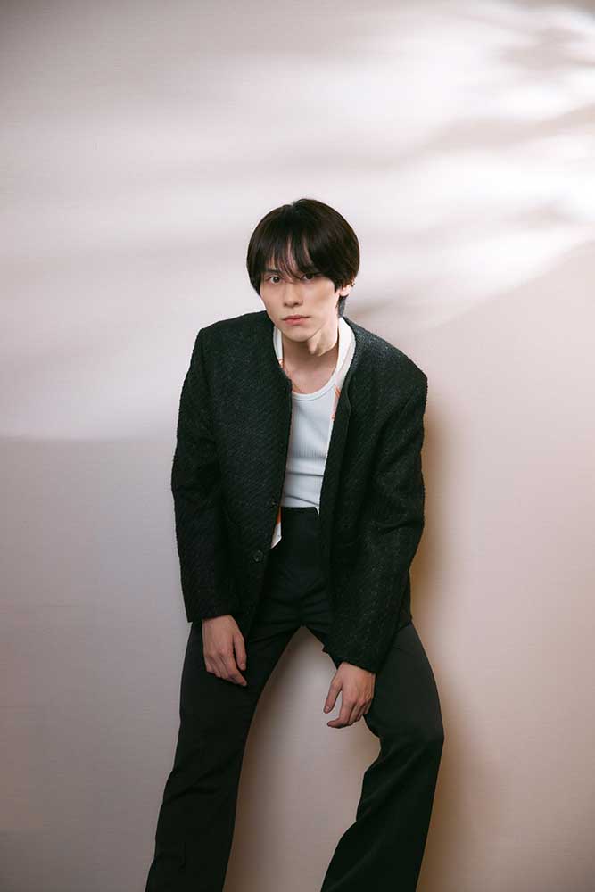 山下幸輝さん 全身