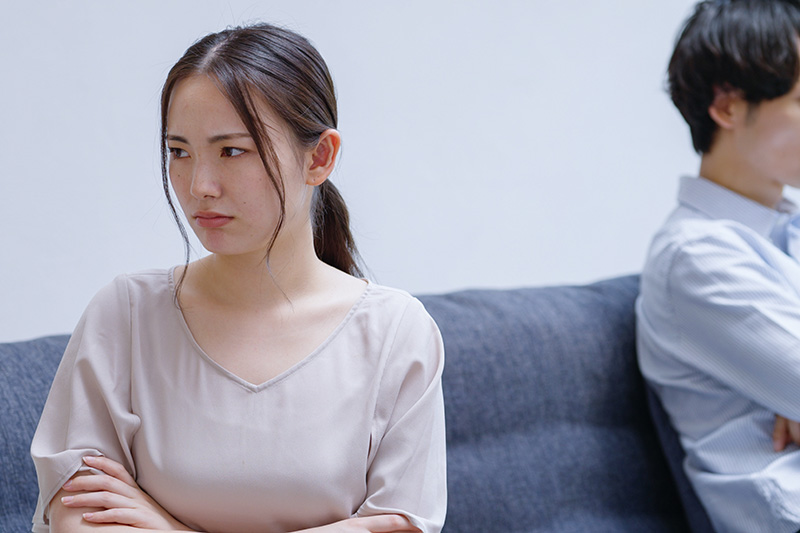 喧嘩をするカップル