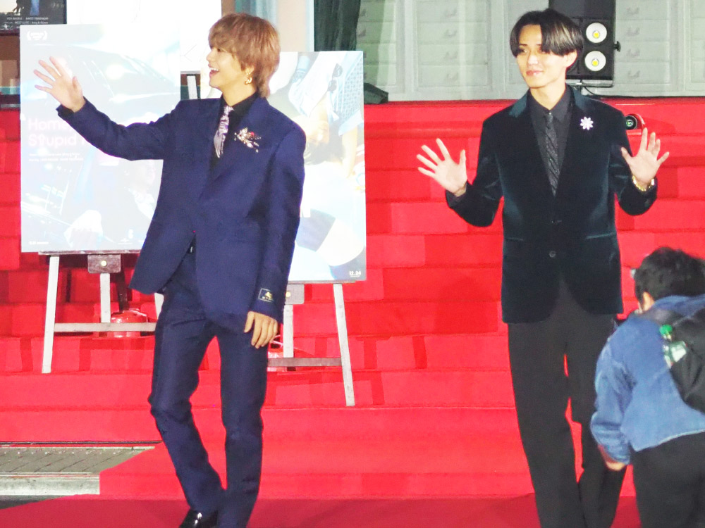 レッドカーペットを歩くKing & Prince