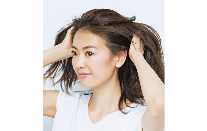 その4. 何もつけずに巻いた髪をくずす