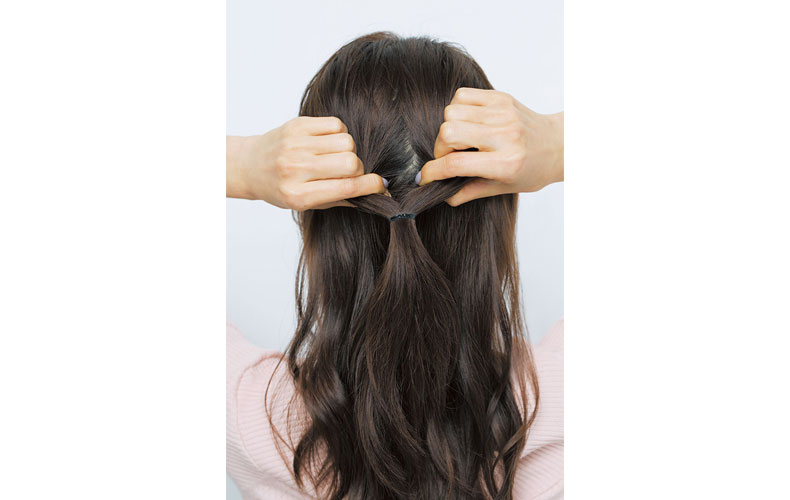 フェミニンなくるりんぱハーフアップ