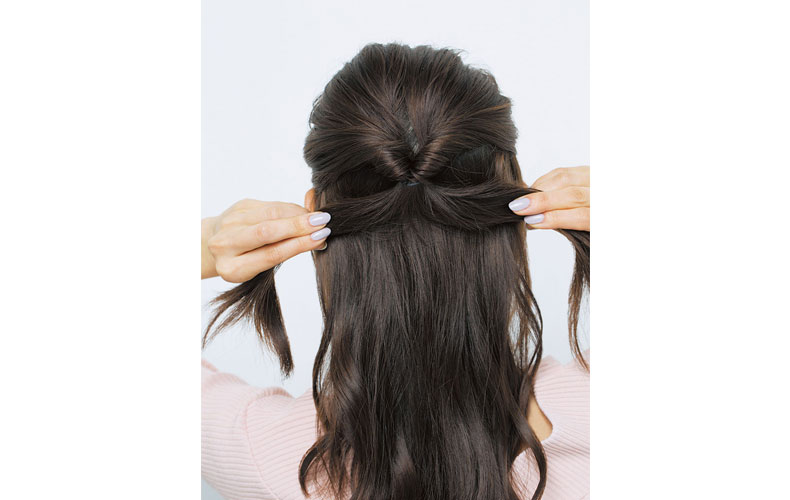 フェミニンなくるりんぱハーフアップ