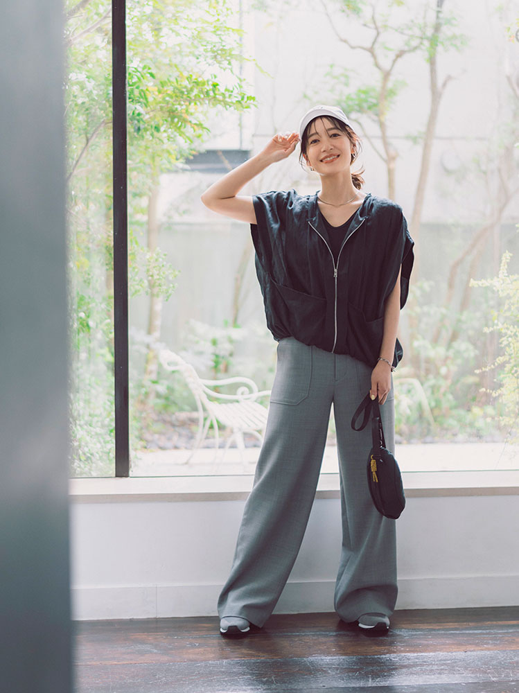 「黒以外のパンツ」で、ちょっと差がつく上品カジュアルに