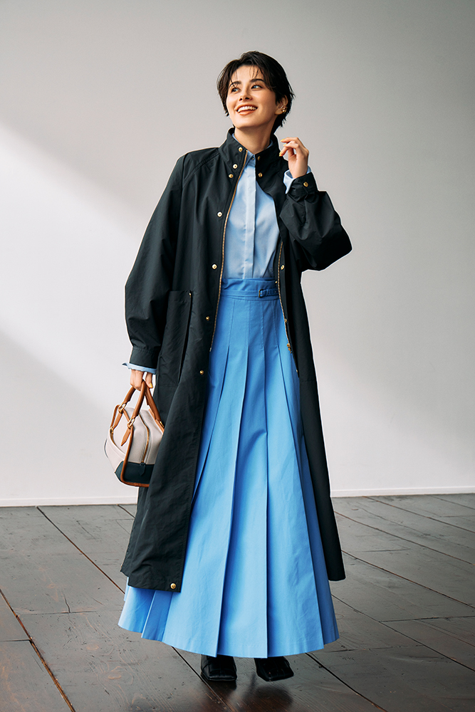 【1】ネイビーコート×青ブラウス×青スカート