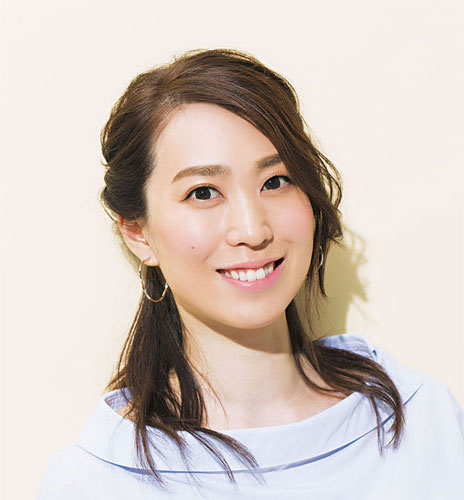 前髪なしのハーフアップヘアアレンジの正面写真