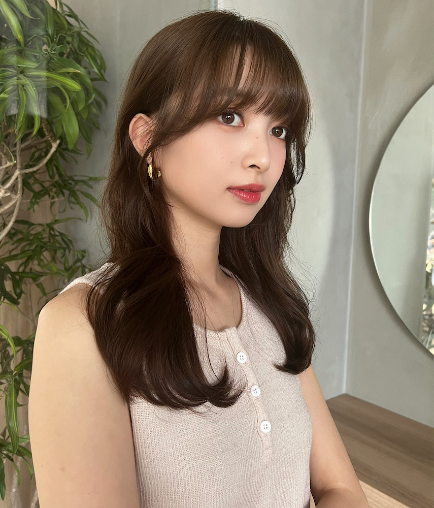 内巻きビッグカールのフェミニンロング