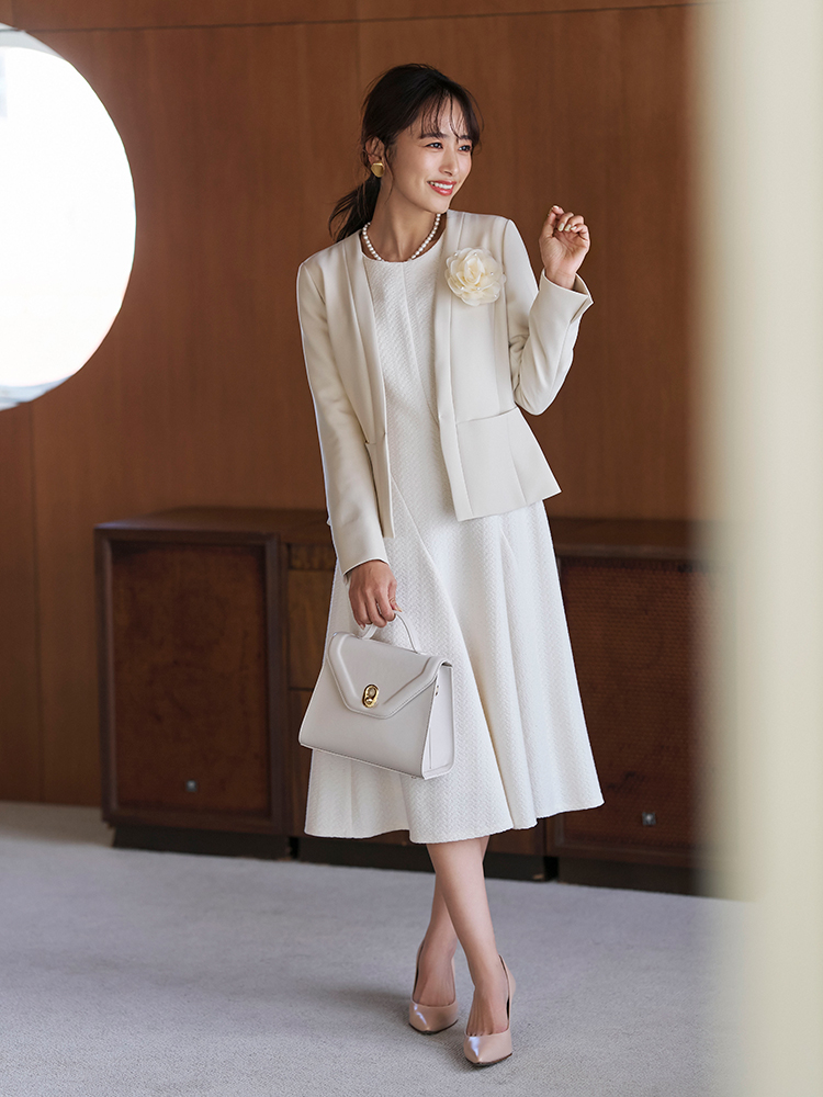 ワンピ1枚になっても映える「ノーカラージャケット×デザインワンピ」が賢いチョイス