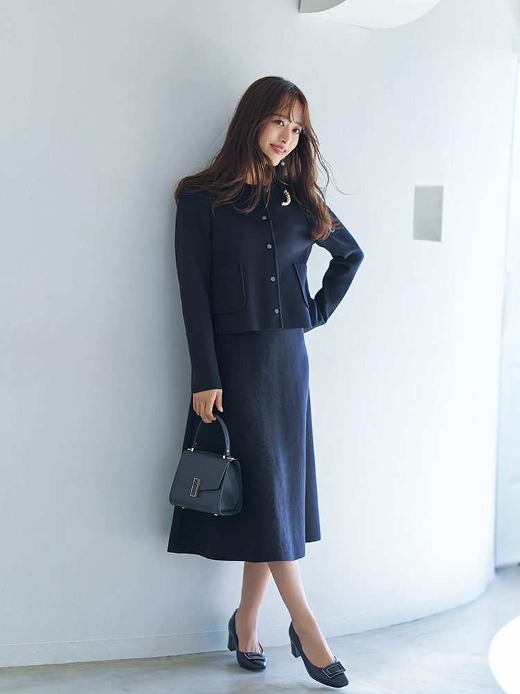 ■ニット仕立て&やや短丈が、ジャケット×フレアスカートを新鮮に!