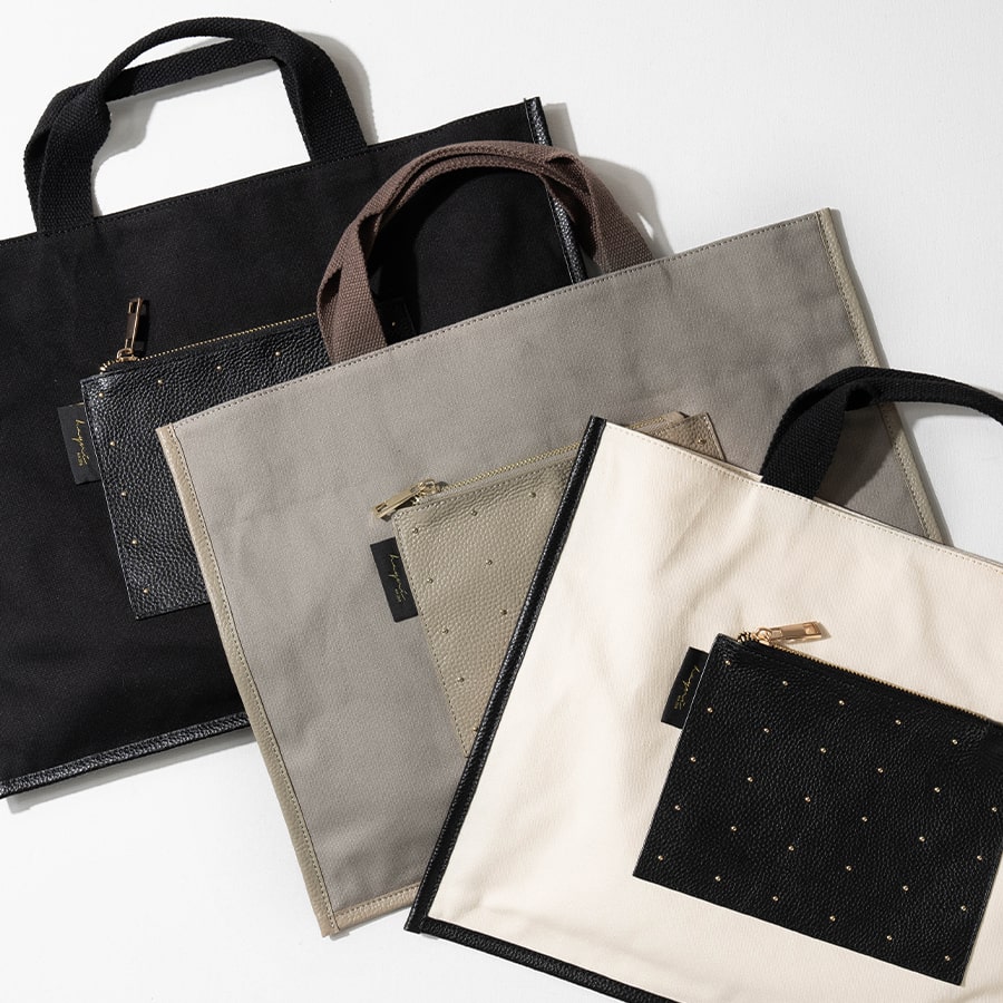 フロントポケットにドットがあしらわれた、黒、グレージュ、アイボリーのトートバッグ