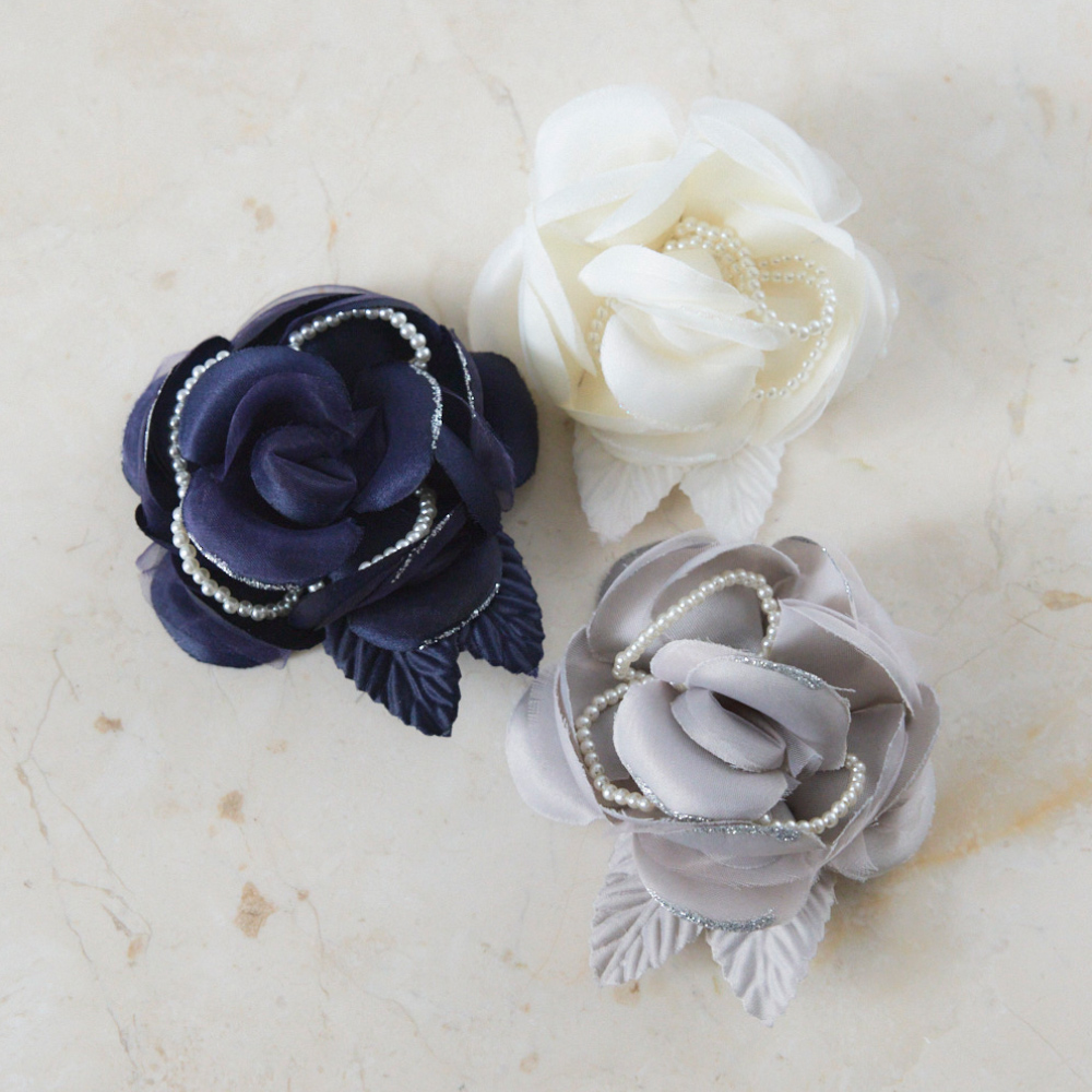 3色のローズパールコサージュ
