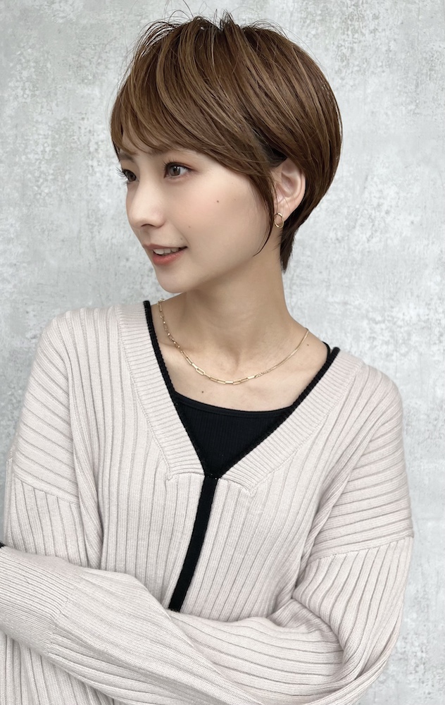 小顔効果抜群！ 知性を感じるキレイめメリハリショート