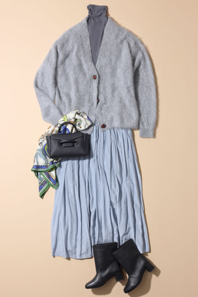 水色スカート×ライトグレーカーディガン×ダークグレータートル