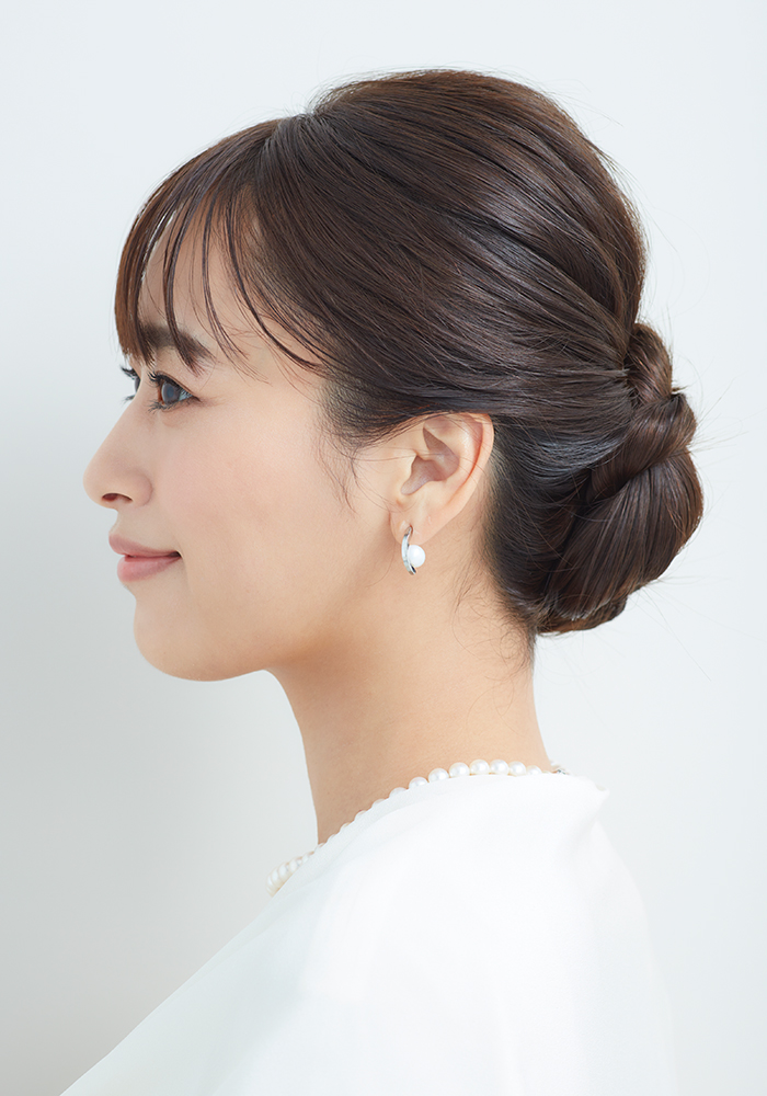 ねじるだけの上品華やかお団子 サイドスタイル