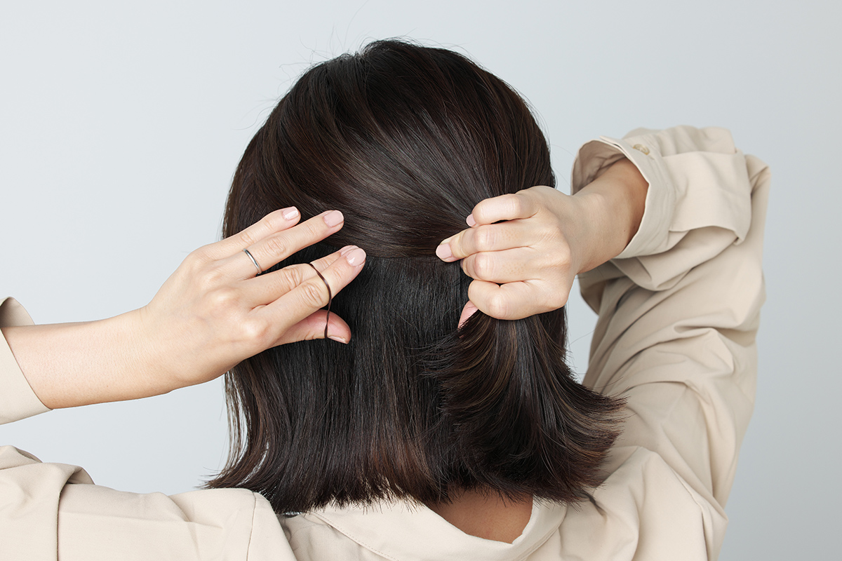 ハチ上の髪を結ぶ