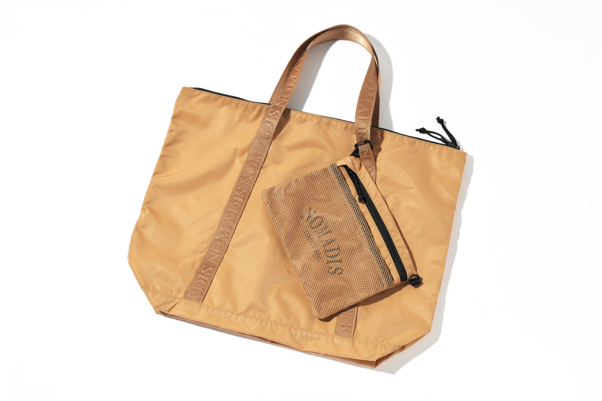 ノマディスのベージュトートバッグ