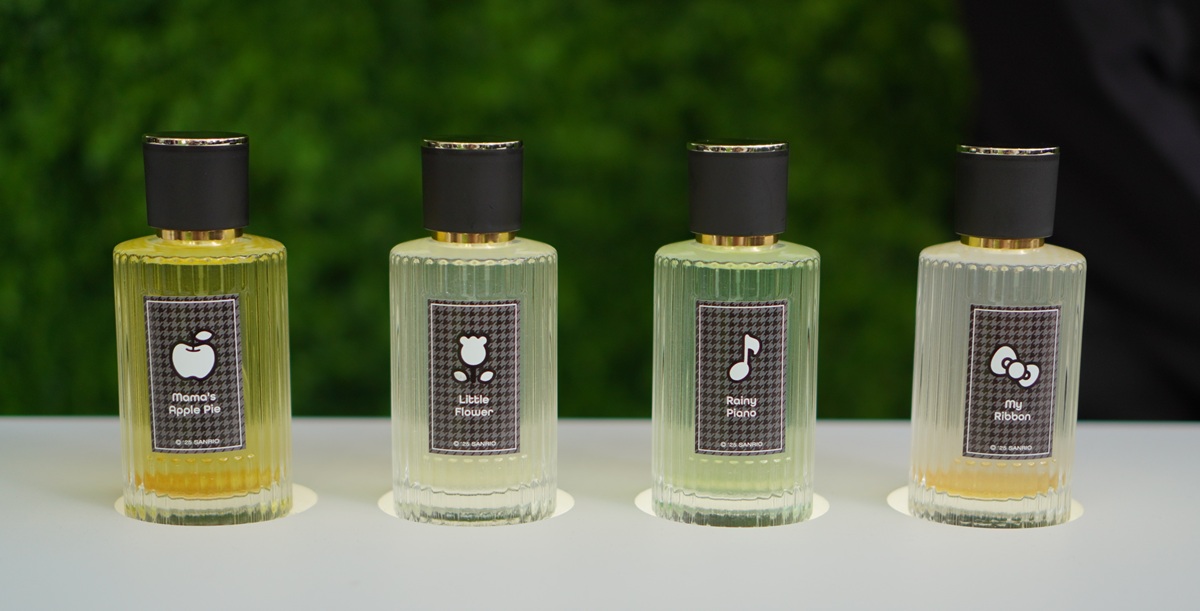 会場に展示する4種のフレグランスボトル
