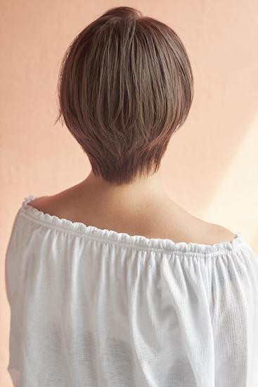短くても顔型カバー可能なメリハリショートボブ バックスタイル