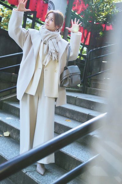 【1/3のコーデ】新年の抱負を祈願。クリーンなオールホワイトで身も心も引き締めて