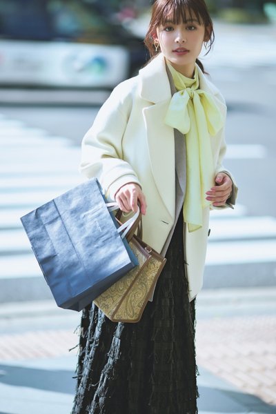 【1/9のコーデ】ライムのボウタイブラウスで、通勤スタイルに華やかさをもうひと盛り♡