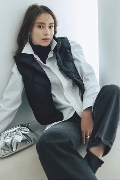 【1/23のコーデ】ユニクロのメンズ兼用シャツでレイヤードを今っぽく！