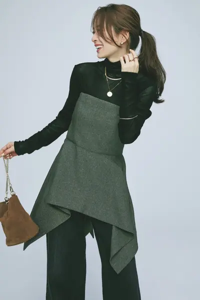 【1/30のコーデ】きれいめな黒タートルに甘めビスチェを重ねるだけで「大人かわいい」が完成♡