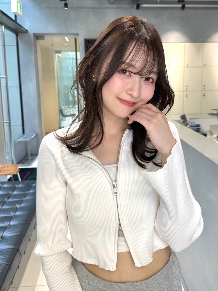 重めロングヘアの写真