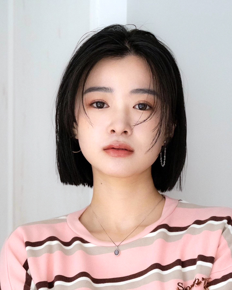 今っぽい重め黒髪ボブ