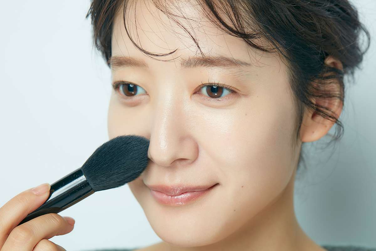 STEP4：ノンパールタイプのフェイスパウダーで整える