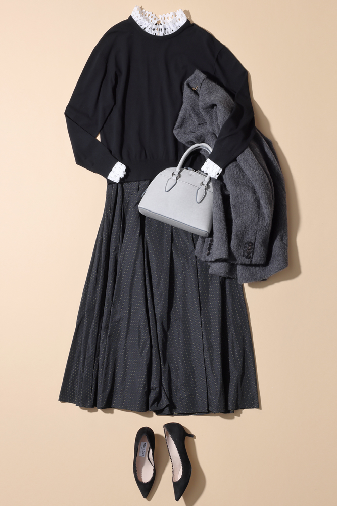 春夏コーデ 黒ニット×グレースカート×グレージャケット