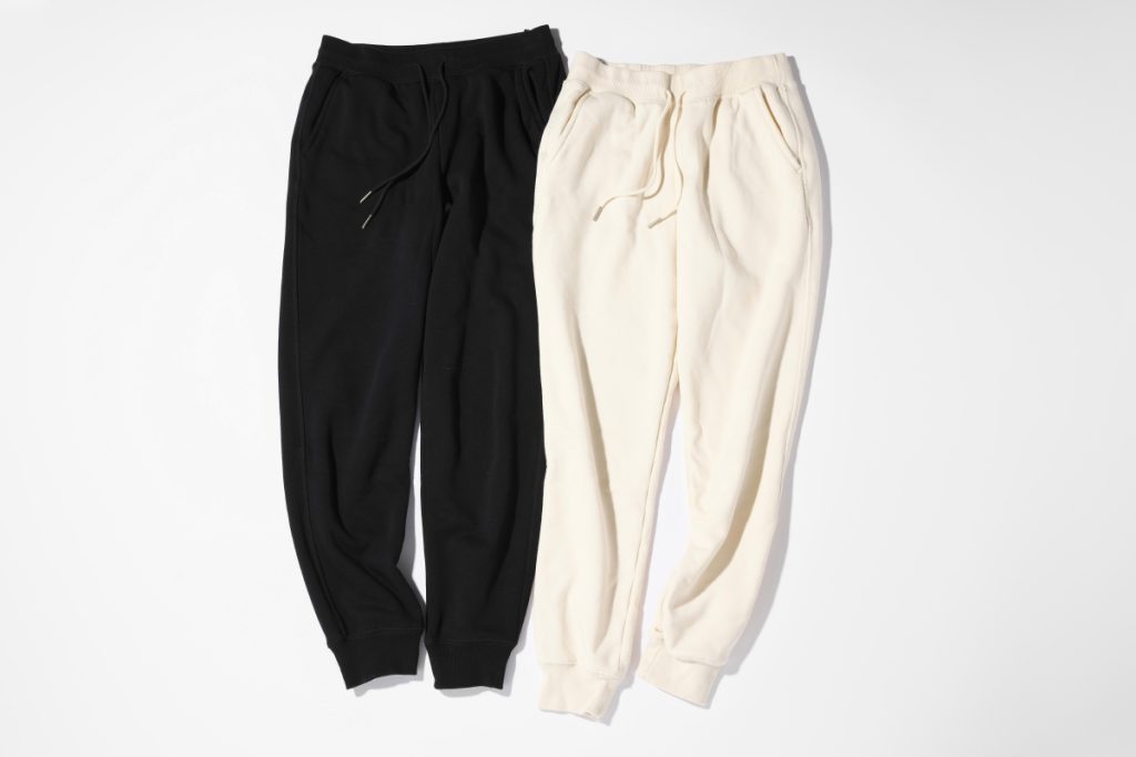 ボトムスはスウェットパンツが大活躍！
