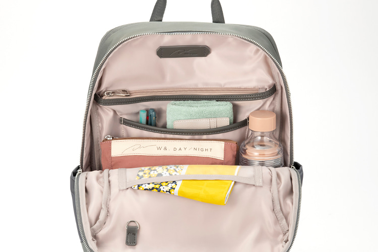 【ダブルアンド デイナイト】ポルク スクエアリュックのコンパートメント写真