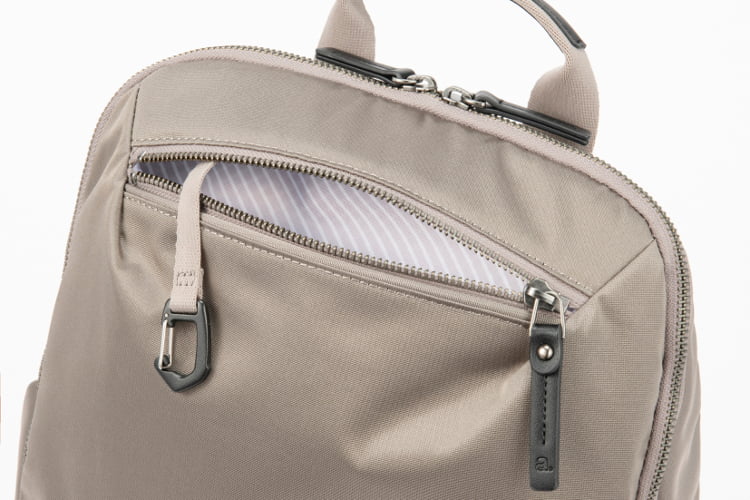 【ace.】ルフィラ ベージュのフロントポケットの写真