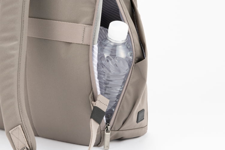 【ace.】ルフィラ ベージュのサイドポケットの写真